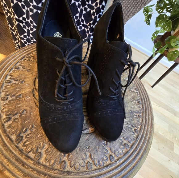 Isola Black Suede Booties, EUC (see pics for QC), Size 8.5, 4" Heel - Picture 2 of 8